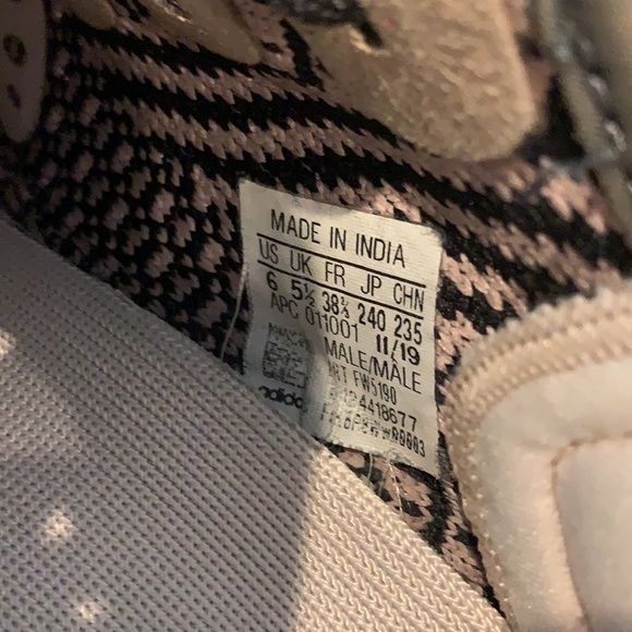 Yezzys size 6 got them from StockX  not that dirty.